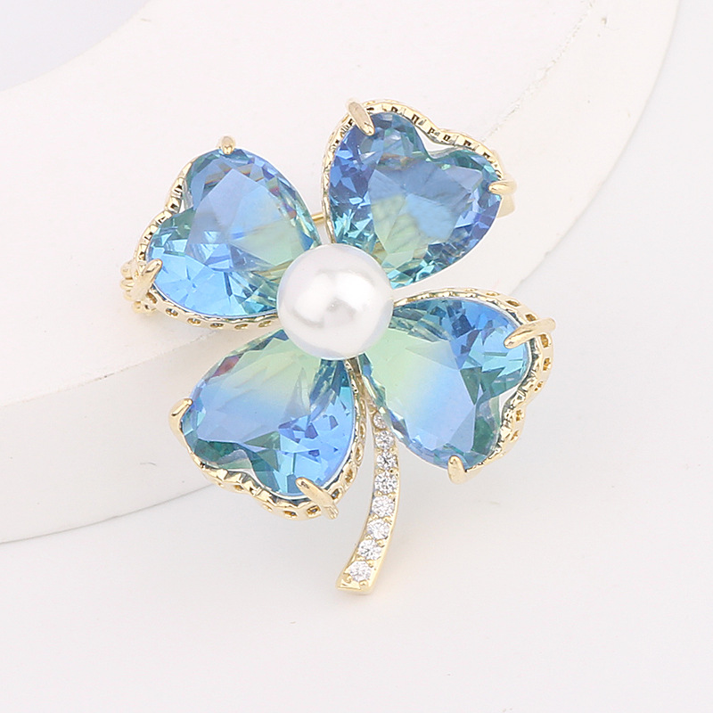 Fashionable universal elegant brooch