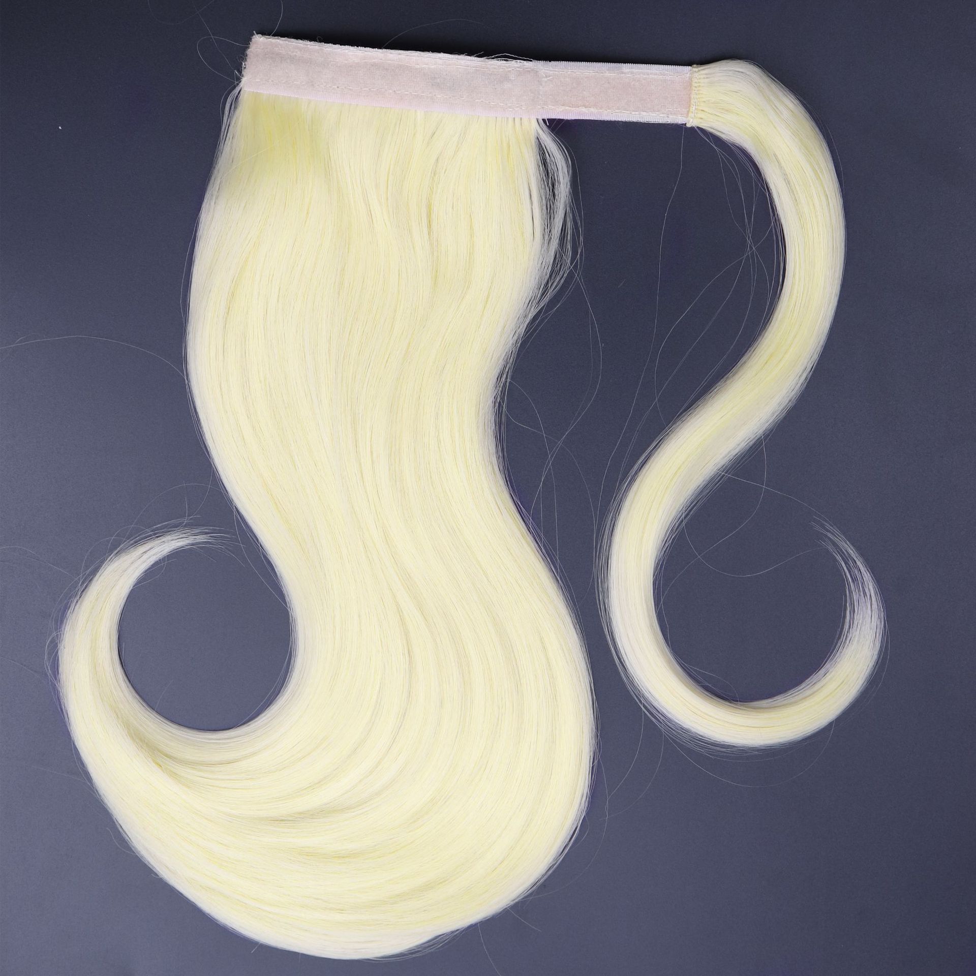 Velcro cola de caballo europea y americana cola de caballo ligeramente torcida falsa fibra química cola de caballo alta peluca