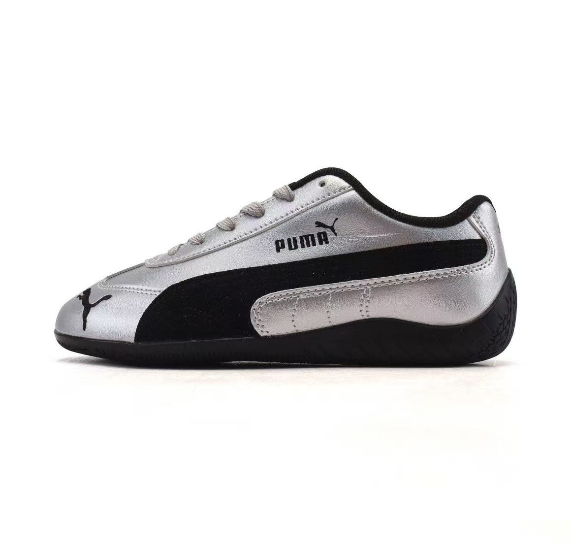 화이트, 블랙/실버 (신발 사이즈가 너무 작으니 한 사이즈 크게 추천드립니다)