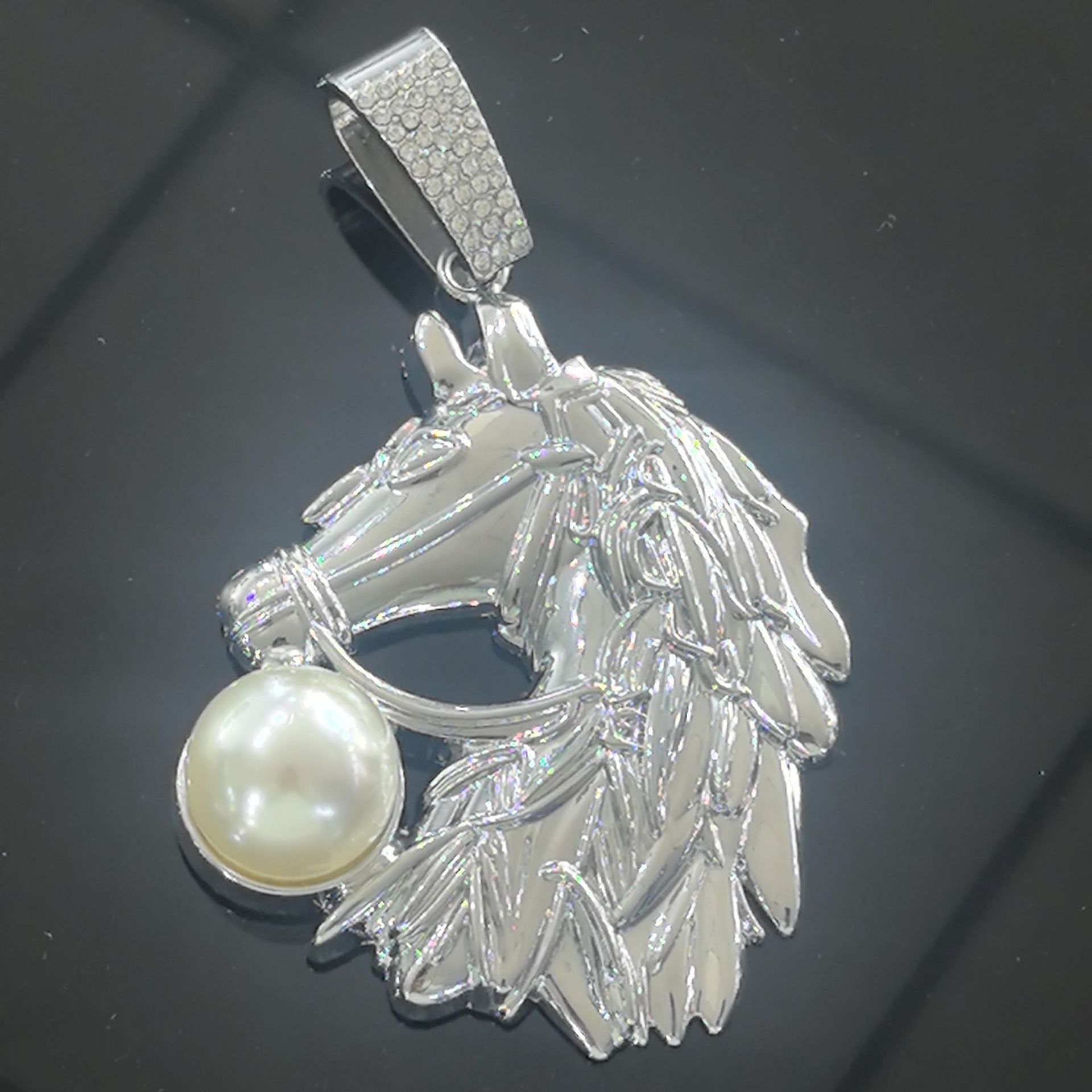 . Cross-border exclusivo para el hip-hop año del caballo colgante de cabeza de caballo collar de diamante completo de la cadena cubana accesorios de perlas joyas de moda masculinas europeas y americanas