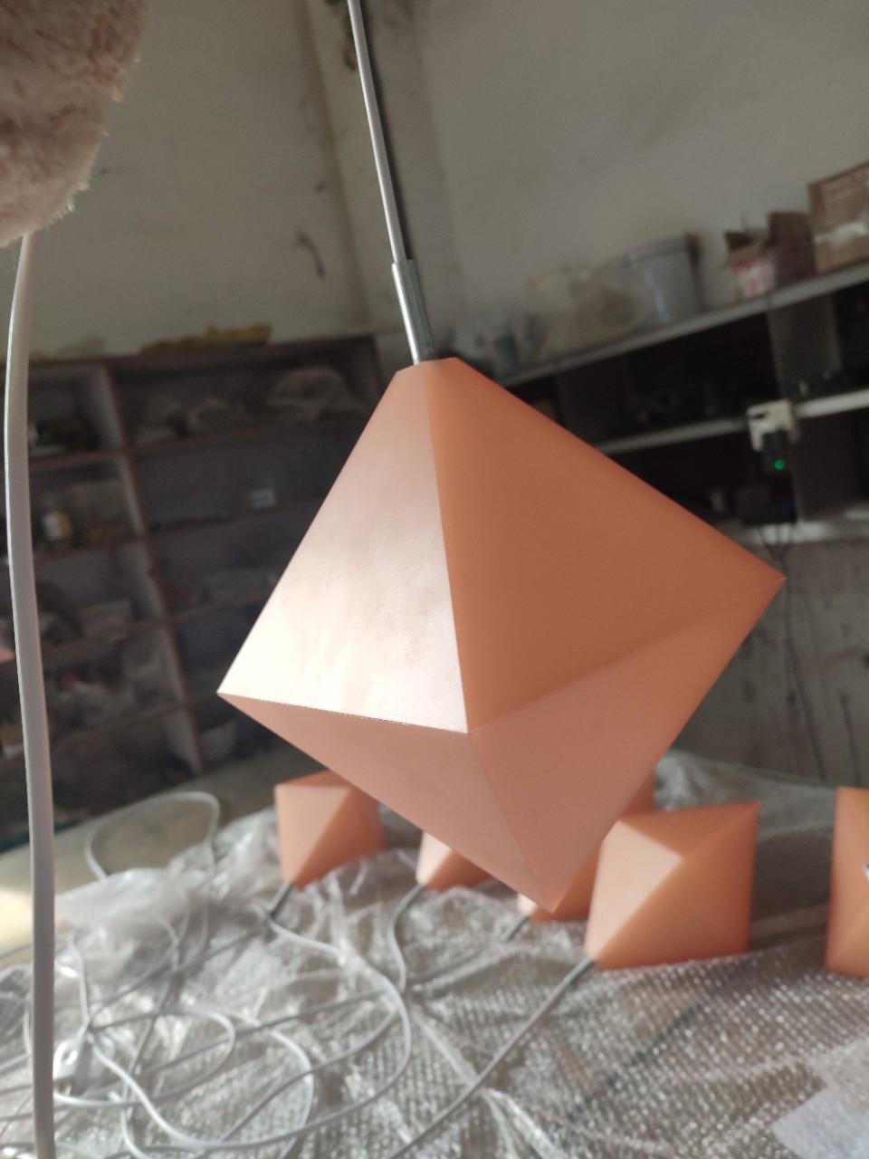 商业橱窗展示吊灯 商场产品置物台吊饰 亚克力多边形灯橱窗艺术