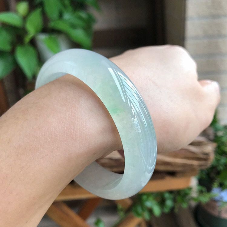 Vòng tay ngọc bích tự nhiên A hàng cao cấp nữ băng giá màu xanh nhạt chi tiết 6