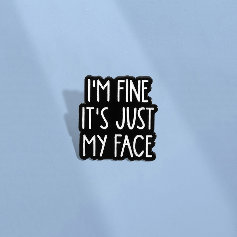 [极简设计“I‘M FINE IT'S JUST MY FACE"英文字母造型金属胸针]