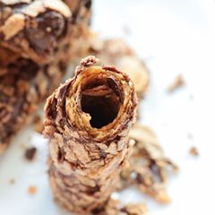 牛扎夾心蛋卷整箱散裝兒童休閒零食黑芝麻巧克力蛋卷夾心餅乾批發