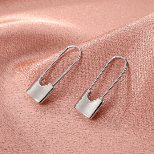 Korean simple paperclip earrings, fashionable and creative metal geometric pin earrings, European and American cross-border personalized earrings for women