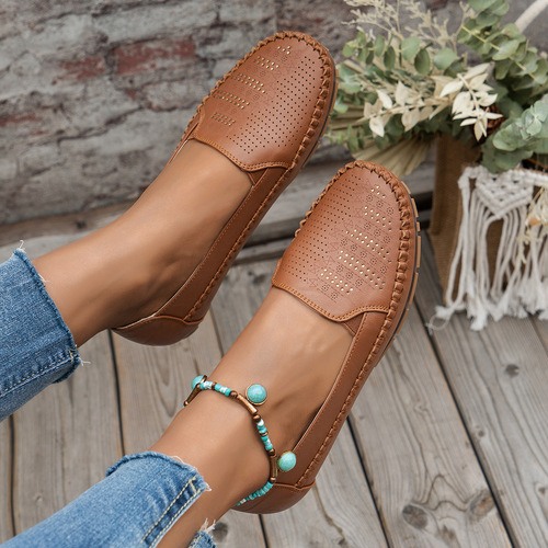 Plus-size e-commerce supplier: Solid-color vintage women's flat loafers—trendy, comfortable, and low-heeled