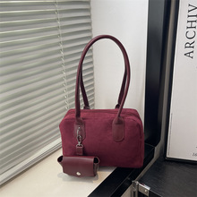 2025秋冬款美鹿皮绒休闲小挂包复古大容量通勤手提保龄球手拎包