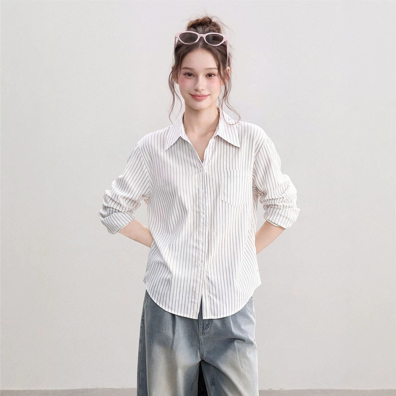White striped, straight-cut, long-sleeved shirt for women, early autumn 2026 new collection, stylish and loose-fitting, suitable for work White striped, straight-cut, long-sleeved shirt for women, early autumn 2026 new collection, stylish and loose-fitting, suitable for work