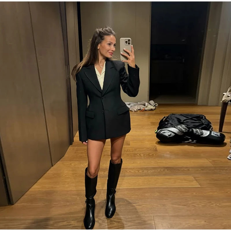 European and American Cross-Border 2026 Spring Women's Plus-Size Suit, Elegant and Stylish, with Shoulder Pads, Slim-Fit Black Buttoned Blazer European and American Cross-Border 2026 Spring Women's Plus-Size Suit, Elegant and Stylish, with Shoulder Pads, Slim-Fit Black Buttoned Blazer