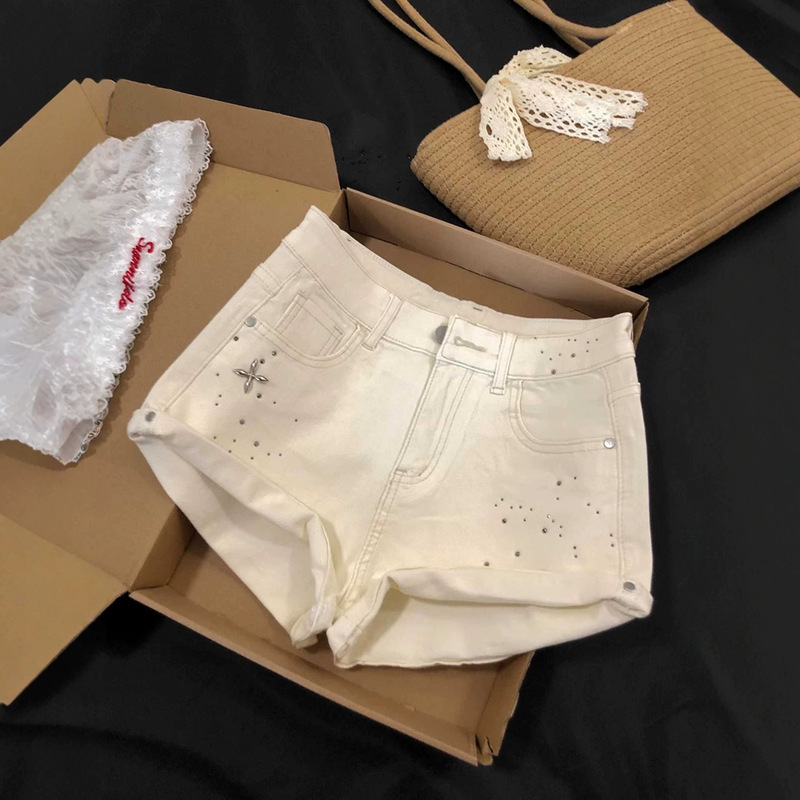 American-Style Heavy-Duty Rhinestone-Embellished Rolled-Edge Denim Shorts for Women, Summer 2026 New High-Waisted A-Line Wide-Leg Hot Pants