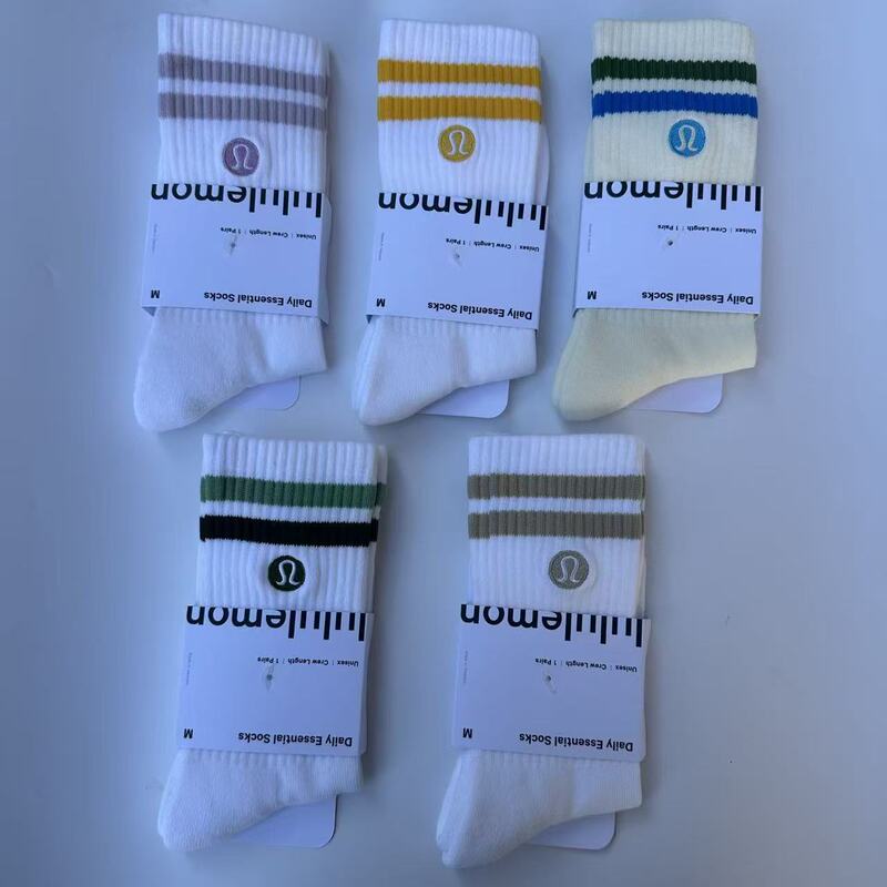 New seasonal collection: embroidered logo with two stripes, unisex casual sports socks for fitness and running, lemon-themed trendy socks New seasonal collection: embroidered logo with two stripes, unisex casual sports socks for fitness and running, lemon-themed trendy socks