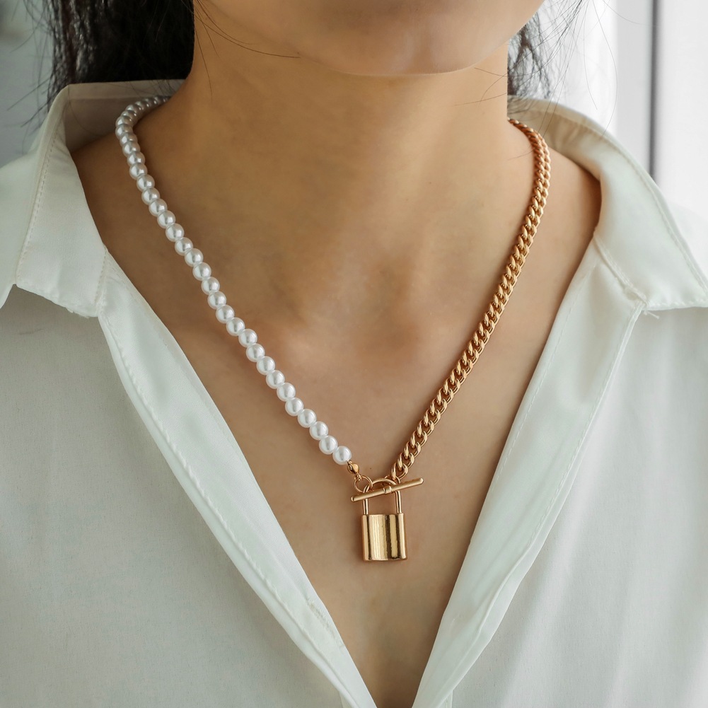 Neue Stil Goldene Künstliche Perle Legierung Anhänger Halskette display picture 3