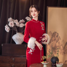 2025冬款新款绣花大红色旗袍新款改良礼服裙修身圆襟立领长款旗袍