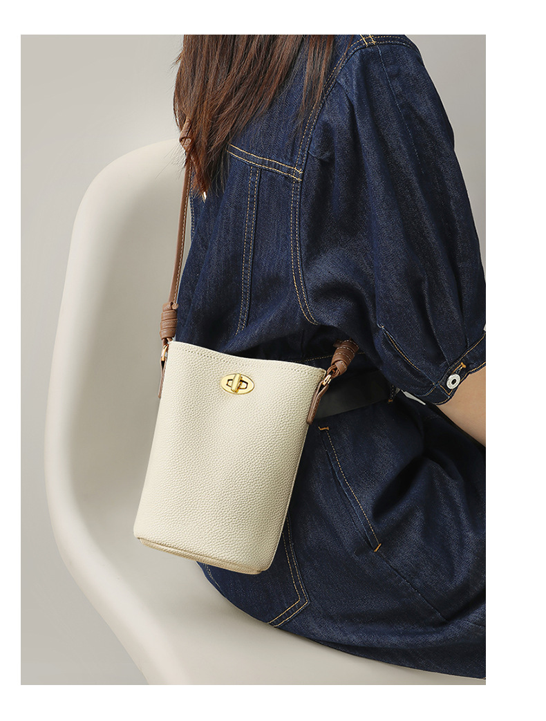 Sac à bandoulière en cuir véritable pour téléphone portable, petite taille, nouvelle bandoulière de grande capacité, sensation haut de gamme pour femmes, seau en cuir de vache, 2024_voghion.com