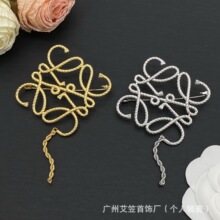 loe家25年新款几何镂空方形线条金属胸针 极简风复古高版本胸花