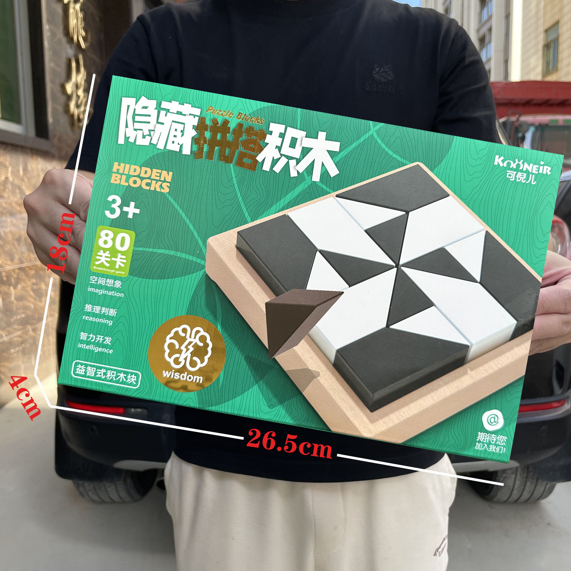 子供のままごとは楽しくて、ミニの食事をします。