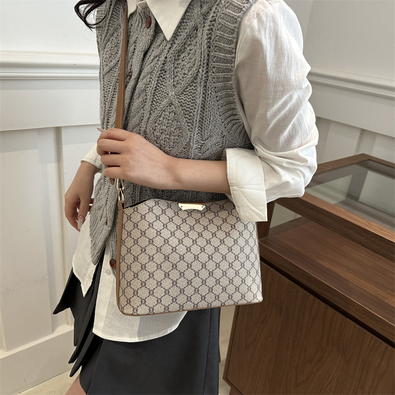 2025 Japón y Corea del Sur primavera nueva alta sensación de hombro mochila alta sensación versátil bolso especial bolso de viaje de mujer