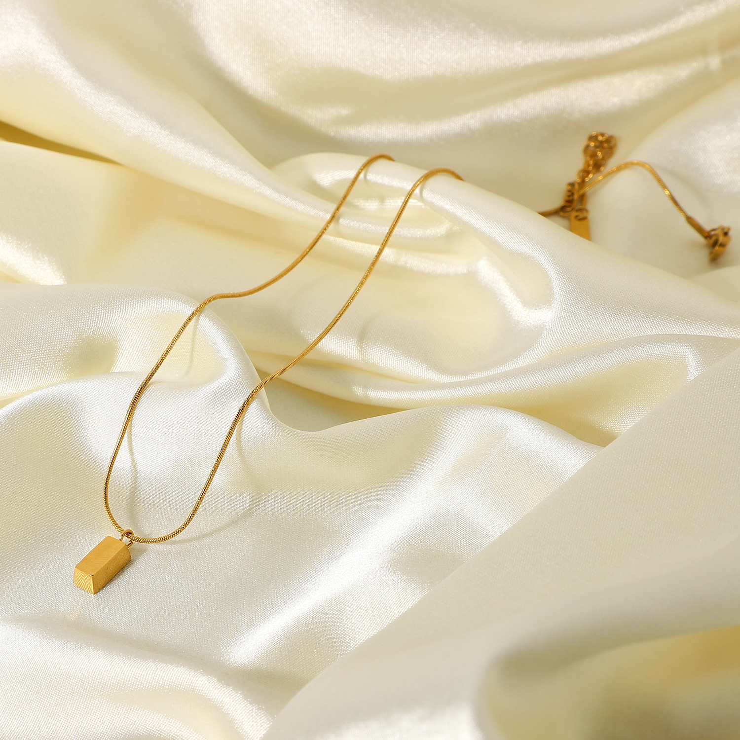 Collier Pendentif Rectangulaire En Acier Inoxydable Tridimensionnel Simple En Gros Nihaojewelry display picture 6