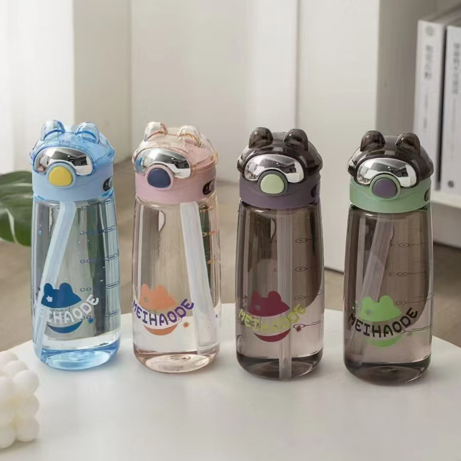 Futong nuevo deportes de estudiantes tazas de agua de dibujos animados modernas simple estudiantes tazas de plástico de paja de gran capacidad una sola capa al por mayor