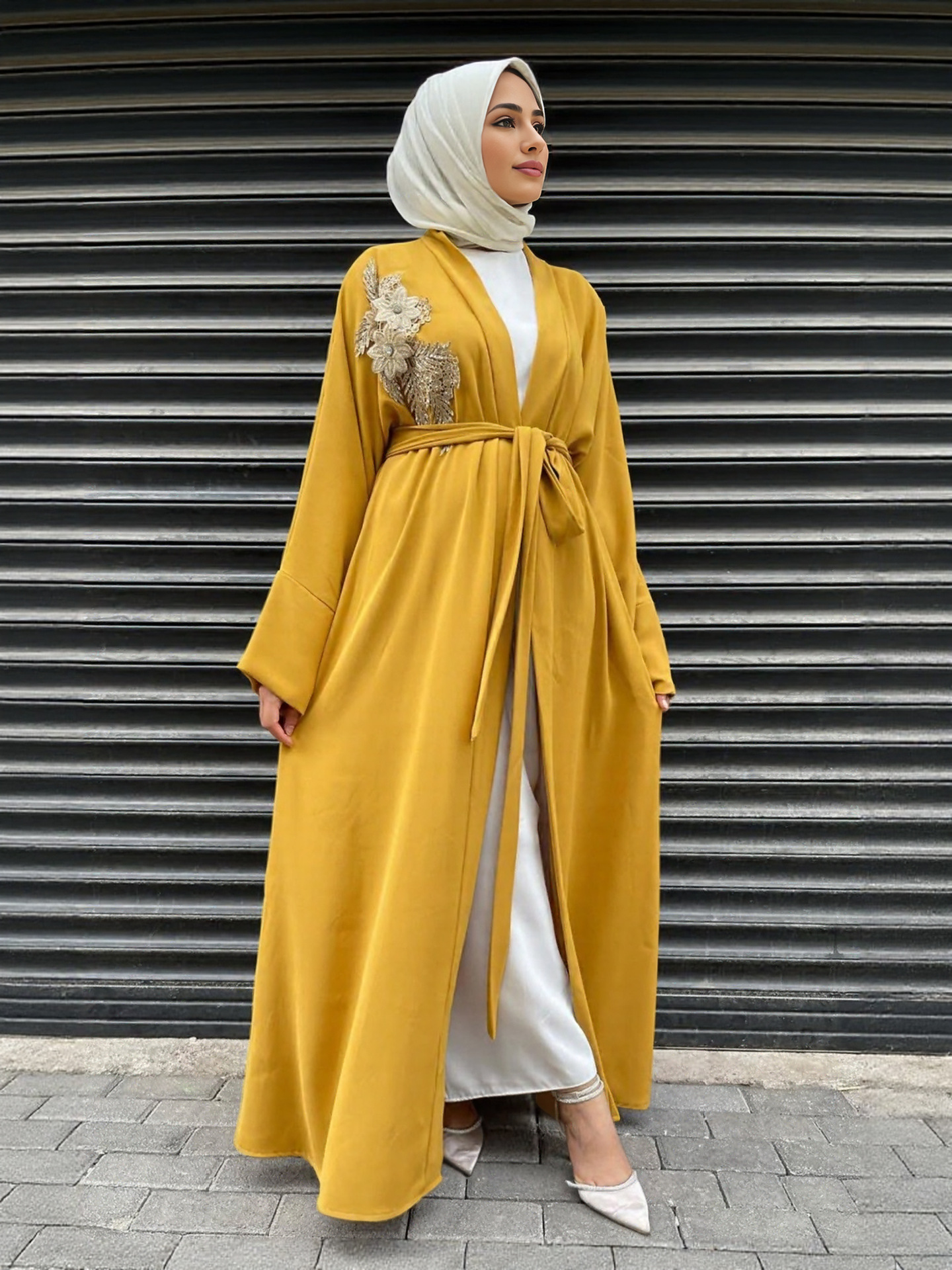 Elegantes, besticktes muslimisches Abaya-Kleid-Set – Dubai-Stil, schlichtes langes Gewand mit Applikations-Cardigan, islamisches Gebetsoutfit in Kurkuma-Farbe_voghion.com