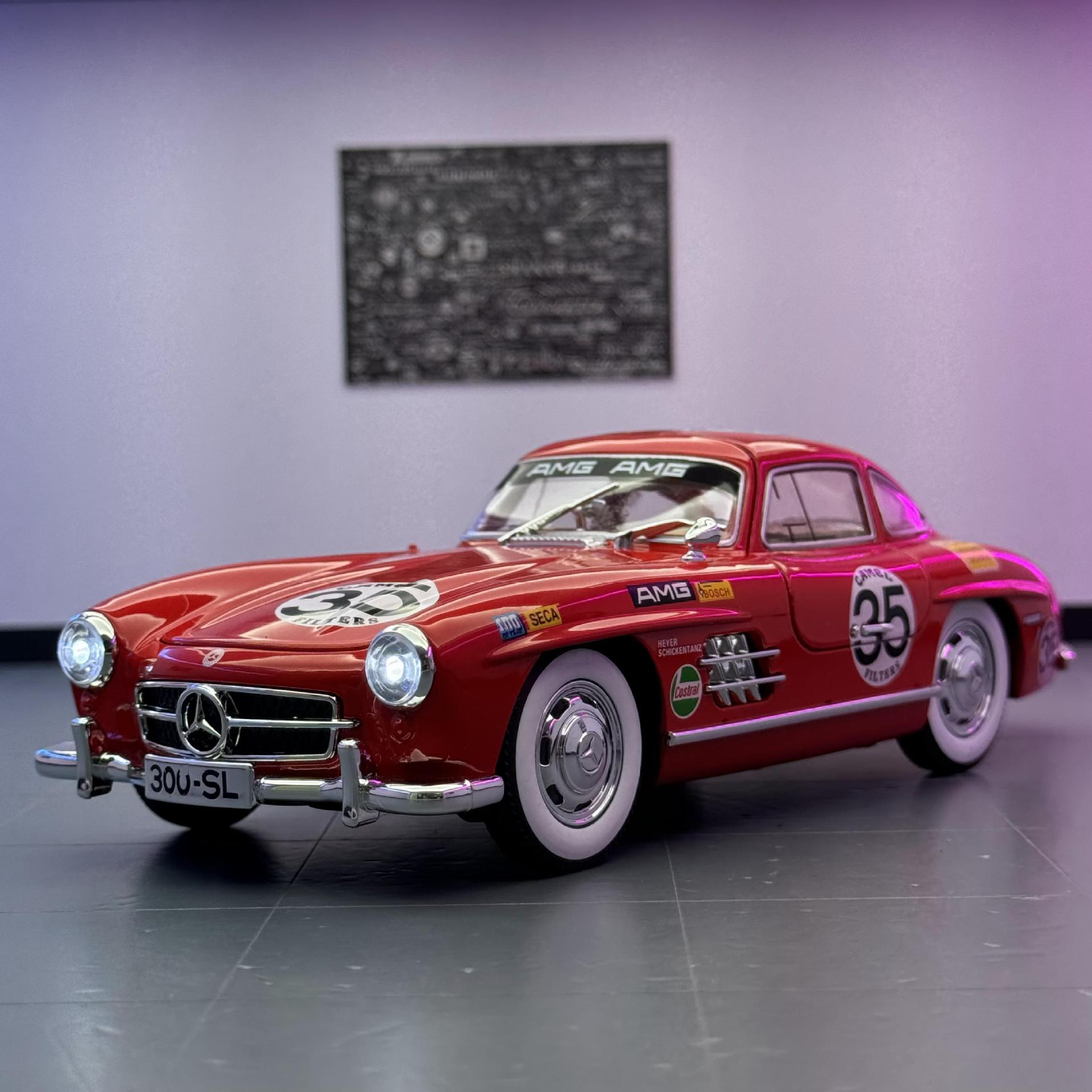 Modelo de coche de aleación Weili 1 a 24 Big Ben 300SL versión de flor de tracción de coche clásico de luz y sonido modelo de sonido de coche de juguete