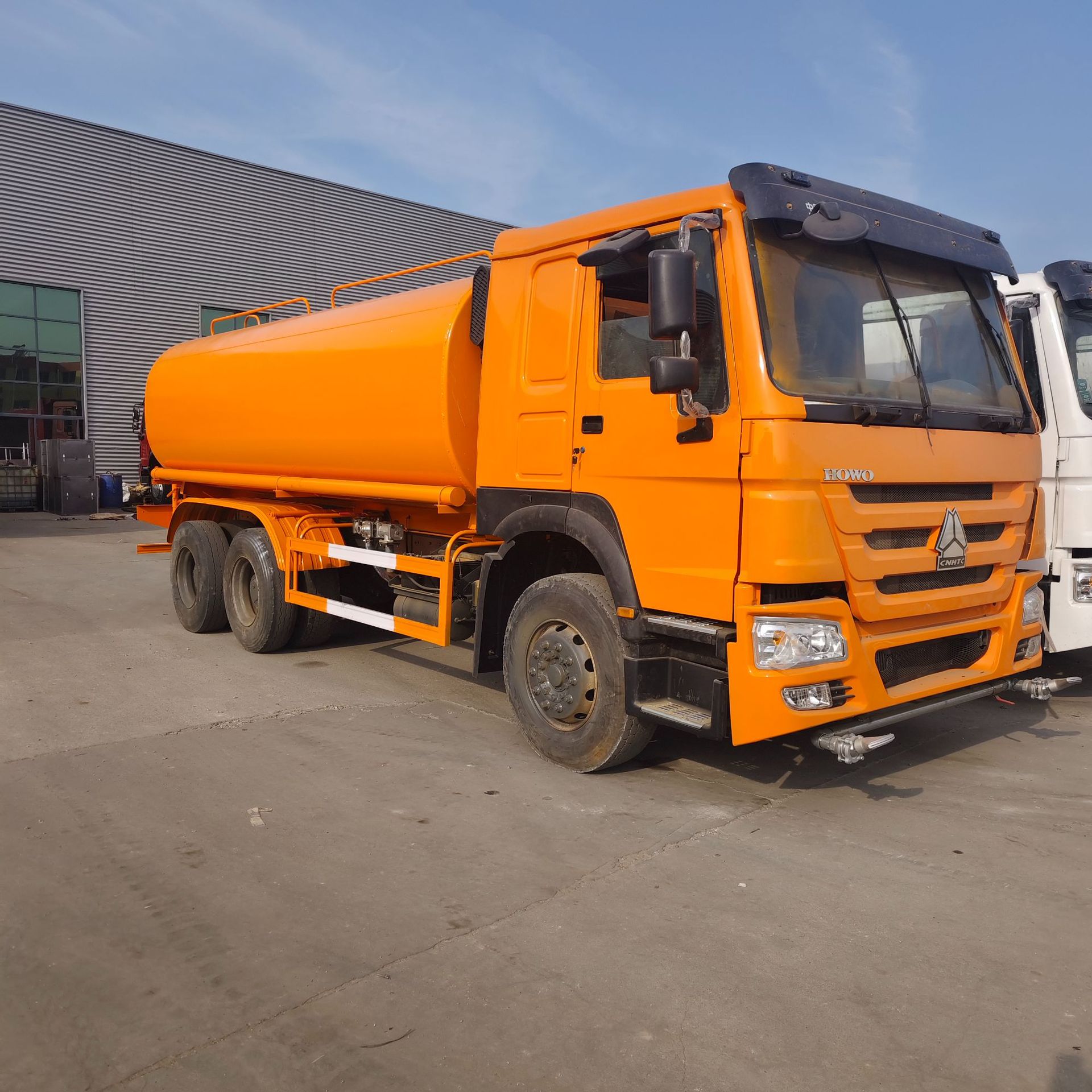 Export Haowo 20-Cubic-Meter Sprinkler Truck, Garden Spraying Truck, Dust-Reducing Cleaning Truck, Rear Dual-Axle Howo Sprinkler Truck