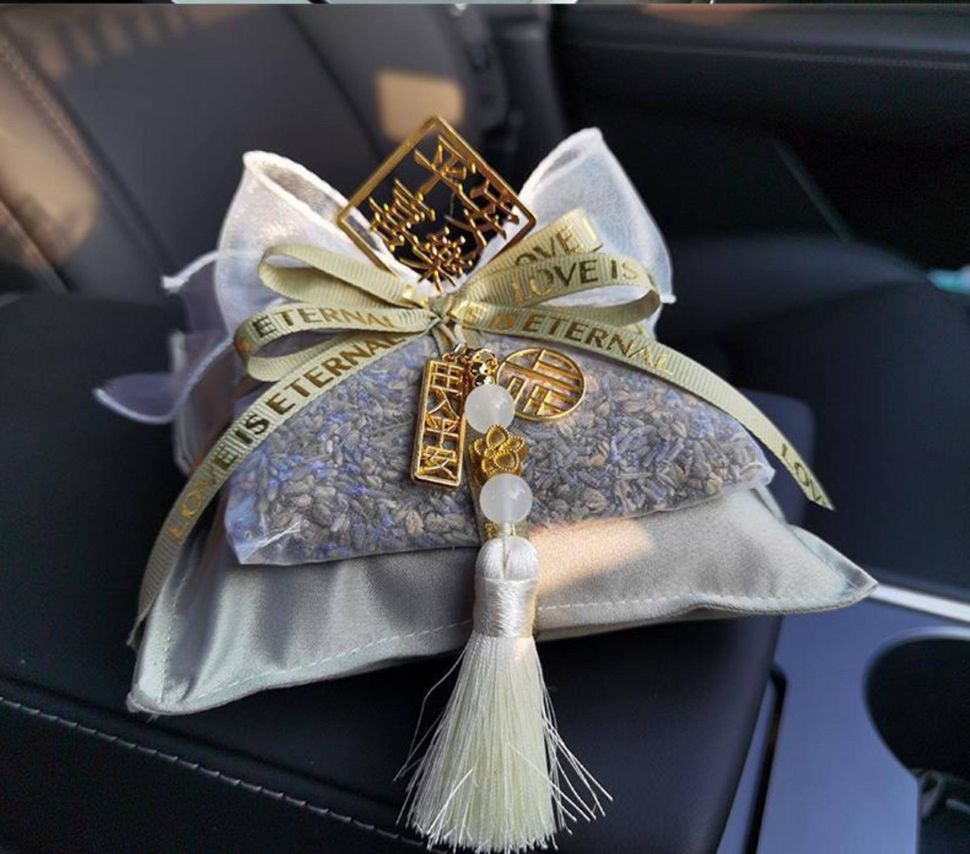 Bamboo Charcoal Bag with Dried Flower Fragrance, New Car Formaldehyde Removal, Odor Removal, Creative Goddess-Style Aromatherapy Car Decoration Ornament Carbon Bag