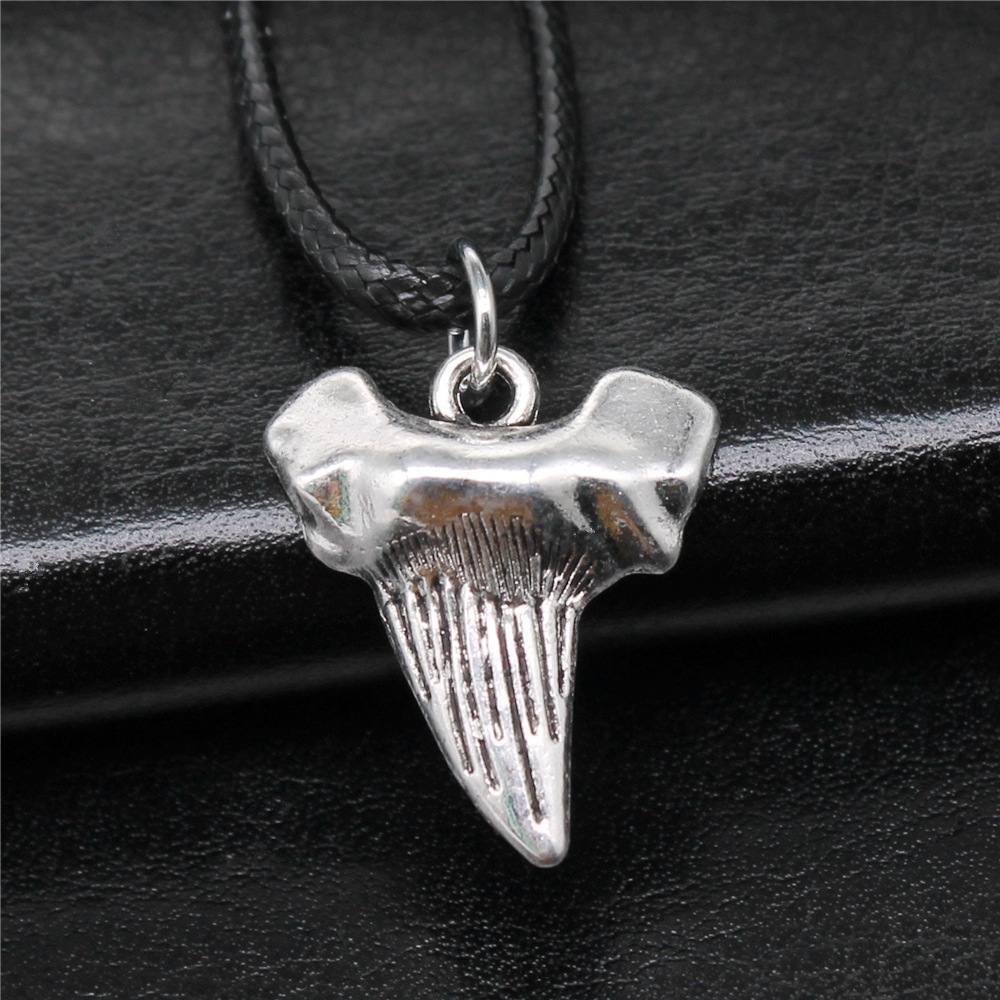 Shark Tooth Pendant Necklace Black Leather Rope Necklace Foreign Trade Cross-border Jewelry Retro Fashion Men's Jewelry