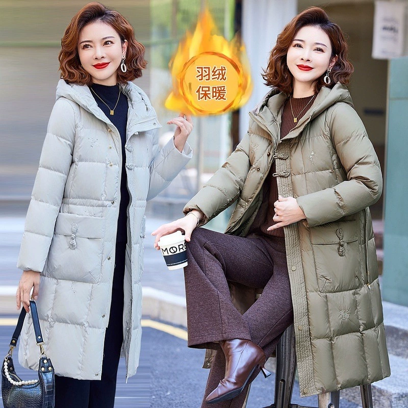 Модный иностранный пуховик женская средняя и длинная зимняя 2024 новая мама одежда толстая повседневная белая утка пуховая куртка