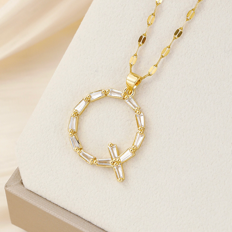 Venta caliente transfronteriza nuevo estilo de cobre con incrustaciones de circón 26 letras inglesas collar colgante T cuadrado de bambú letra cadena de clavícula femenina