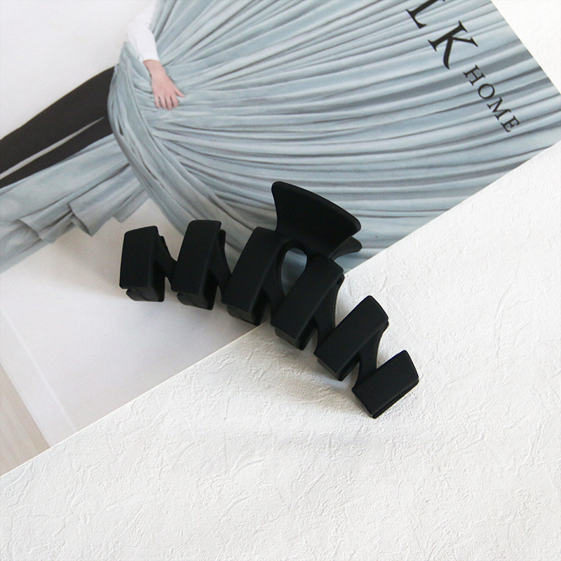 Hair Claws Hair Accessories Type Women's Retro Solid Color Plastic Resin Spray Paint Hair Claws