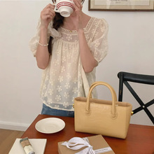 夏季新款韩版精美刺绣洞洞雪纺花边拼接方领短袖衬衫  现货