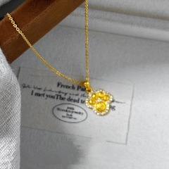 サンドゴールドジュエリーニッチハイエンドかわいい子猫の爪ネックレス女性のブラッシュドダイヤモンドペンダントライト高級鎖骨チェーン卸売