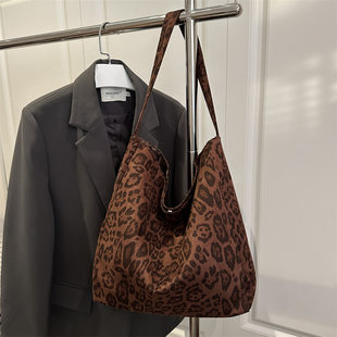 Capacious demi-season fashionable retro one-shoulder bag, Korean style