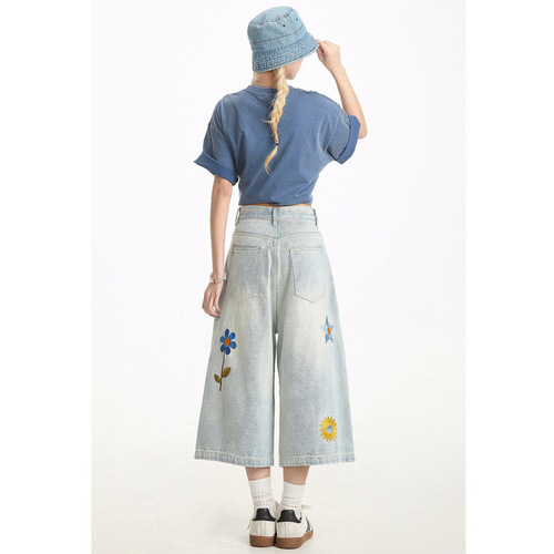 Women's Jeans Shorts 2025 Summer New American Distressed Floral Embroidery Loose Straight Leg Design Fashion 7/8 Length Trendy