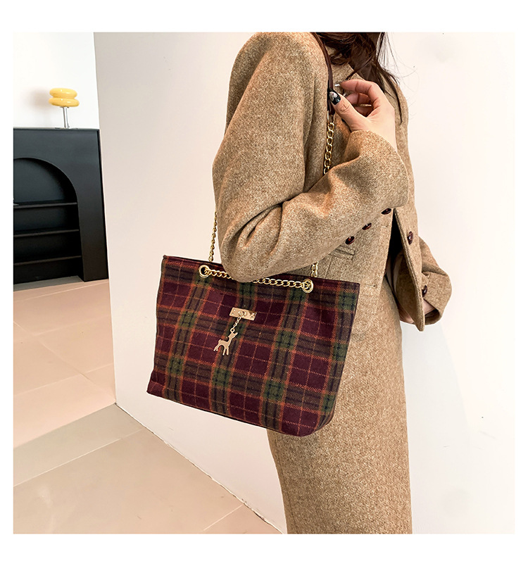 Fashionable woolen trendy striped deer bag for women, new autumn 2024 collection, chain niche single-shoulder crossbody bag undefined