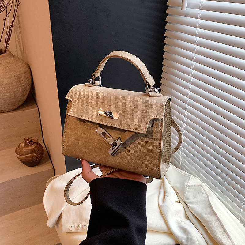 Bolsos de textura de moda bolsos de mujer 2024 otoño e invierno nuevo estilo retro esmerilado diseño de nicho bolso de mensajero de un solo hombro