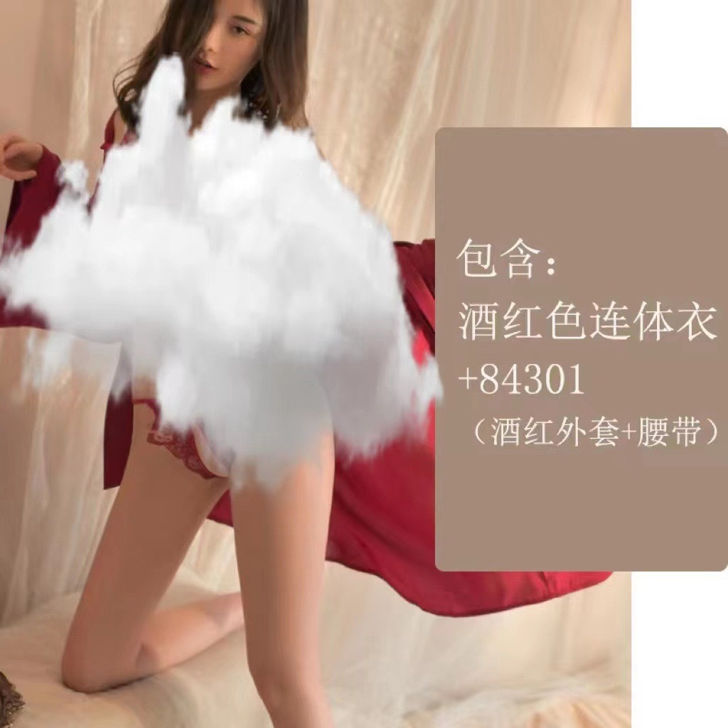 빨간색 점프수트 + 빨간색 가운