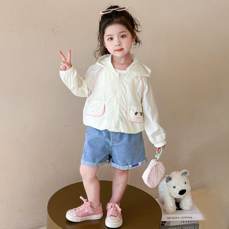 Ropa de protección solar para niñas, verano 2025, nuevo estilo, aire occidental para niños, protección UV, ropa de protección solar fina para niñas y bebés