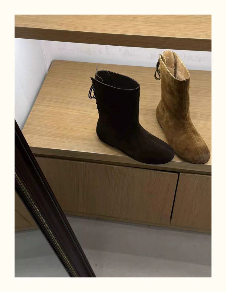 Bốt ngắn nữ da lộn mũi tròn buộc dây phía sau, đế bệt thoải mái — màu kaki, nâu sẫm chi tiết 11