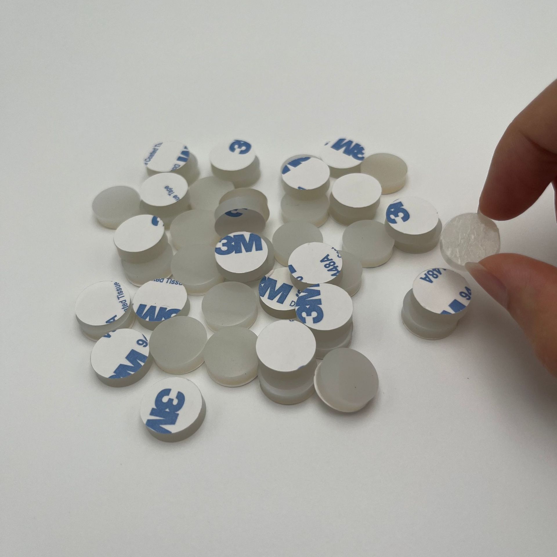 自粘硅胶脚垫桌椅防滑防撞硅橡胶垫片橱柜缓冲减震硅胶粒静音减震