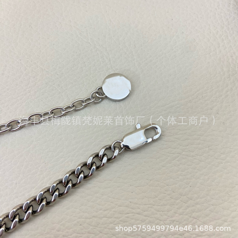 驴家新款四叶草欧美V字手链黑滴油圆形方形四叶花项链情侣款跨境|undefined