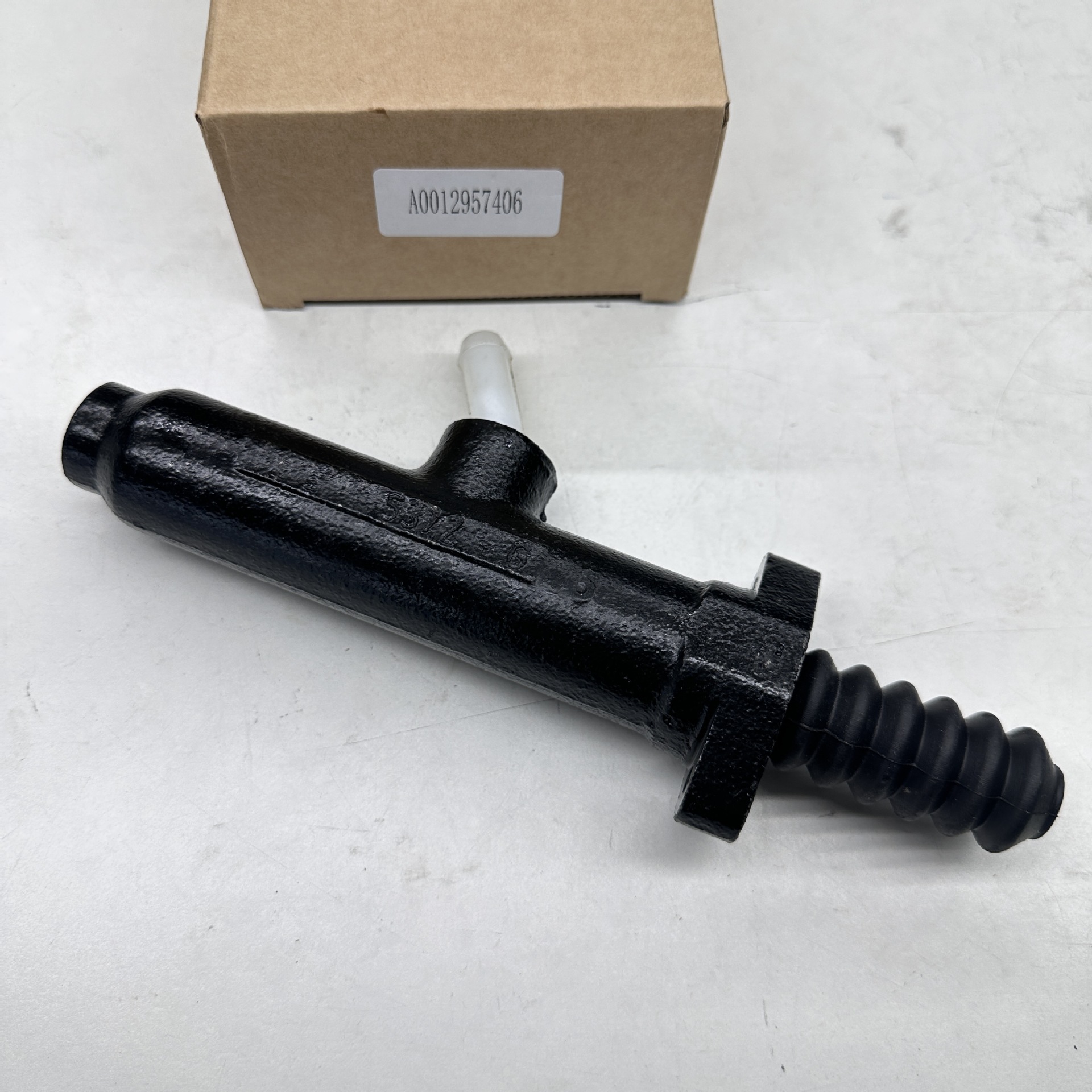 Suitable for Mercedes-Benz Clutch Master Cylinder 87-96 0012957406 A0012957406