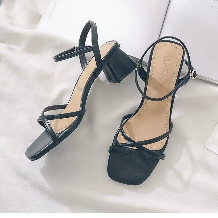 Толстый каблук с сандалиями женский 2024 Новый модный кроссовер с французским темпераментом на высоких каблуках женский