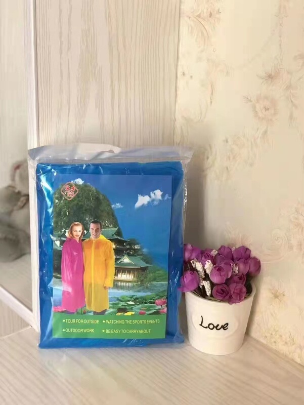 Disposable Transparent Raincoat, Cheap and Convenient, Wearable and Use