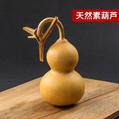 文は手を捻ってヒョウタンの置物を飾って皿を完成します。