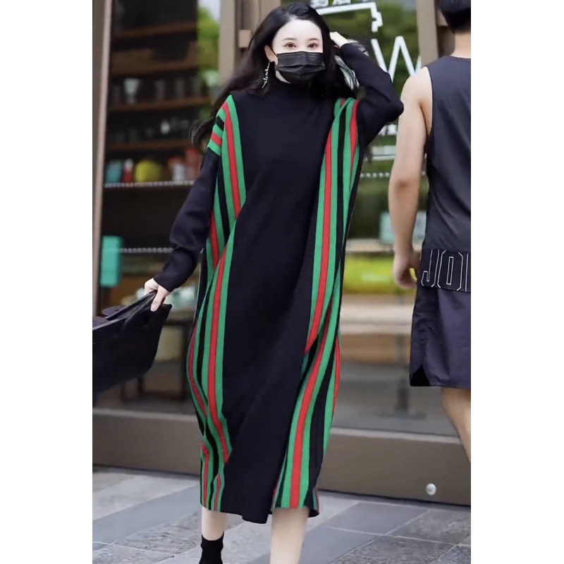 Demi-season long sweater
