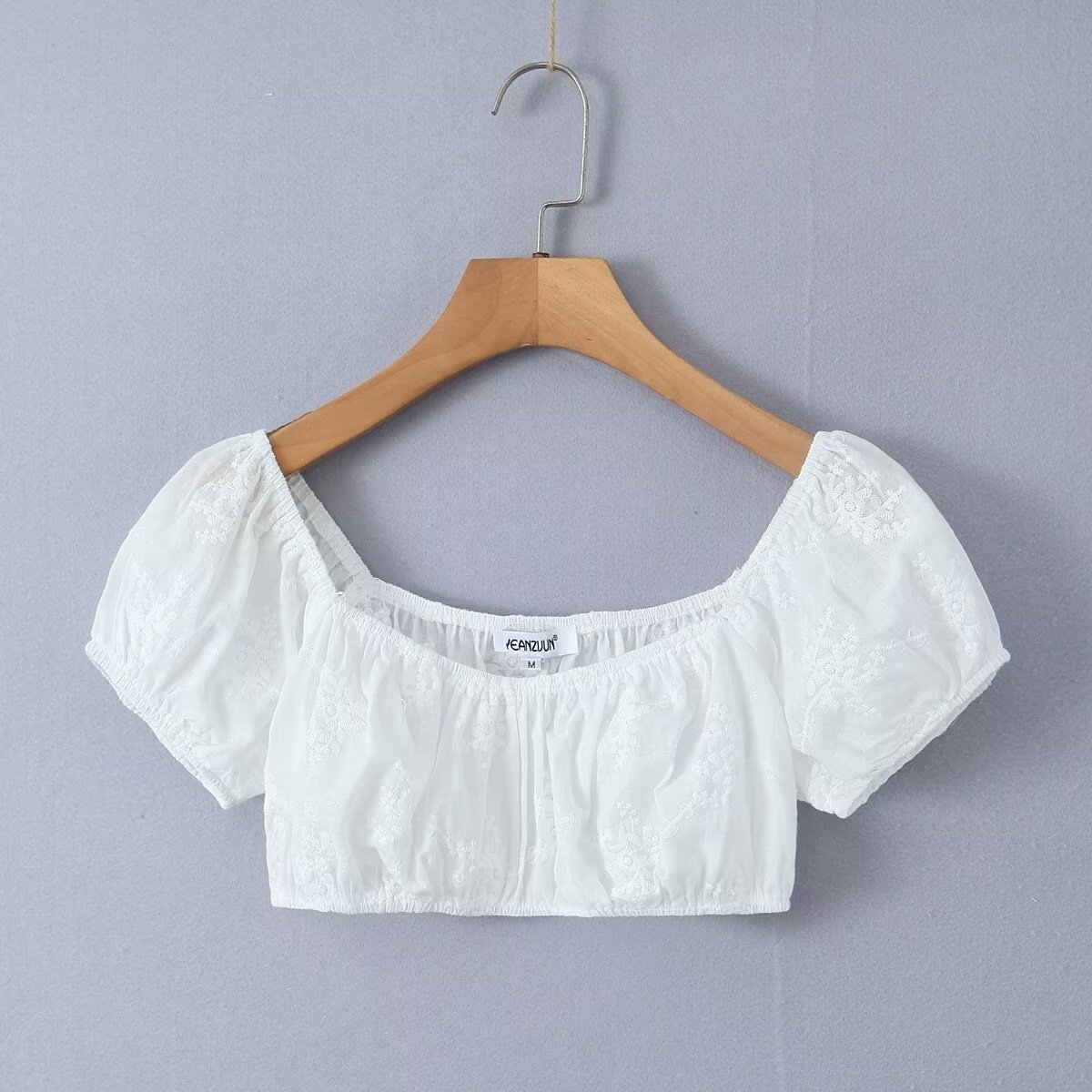 Completo estivo 2025 composto da top e gonna in pizzo francese, ideale per donne sofisticate._voghion.com