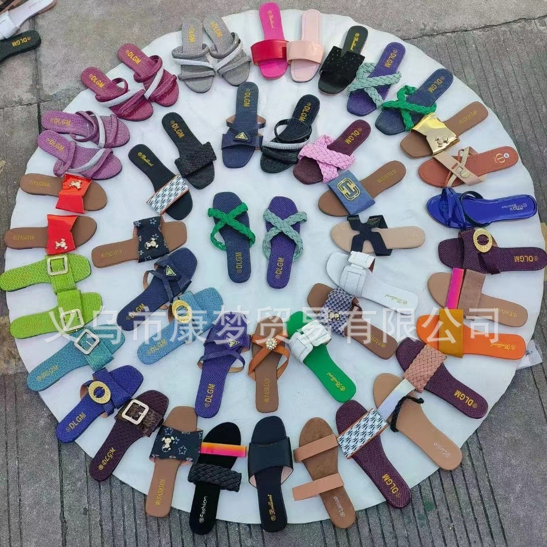 Comercio exterior nuevas zapatillas de dama transfronterizas hebilla metálica zapatillas baratas moda miscelánea zapatillas frías al por mayor África