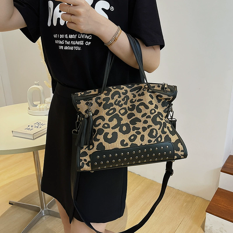 One-Shoulder Bag, leopard print with black trim, studded base & tassel, detachable strap, 0.38 kg